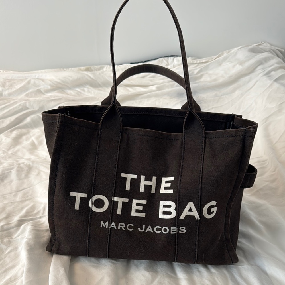 Marc Jacobs Large Black Canvas zip shut Tote Bag. Fits laptop and more!